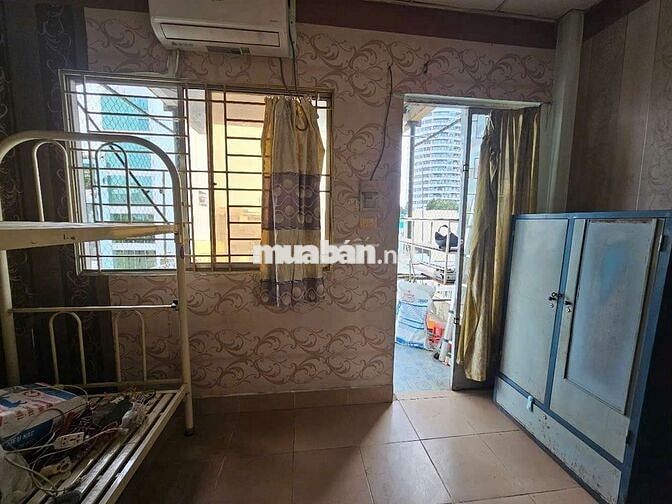 Phòng Ban công hẻm oto sát bên Quận 1