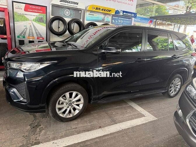 Toyota Innova Cross 2.0V 2025 Xanh Đen