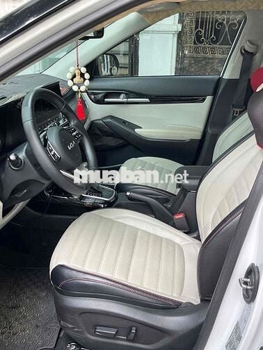 Kia Seltos gia đình đi ít 25 000 km màu trắng
