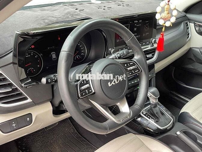 Kia Seltos gia đình đi ít 25 000 km màu trắng