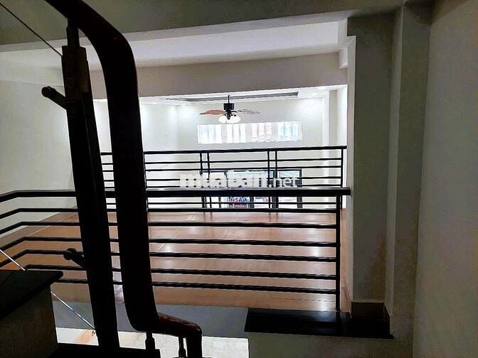 Nhà mới Linh Xuân 200m² sử dụng 3PN ngay chợ kinh doanh sầm uất