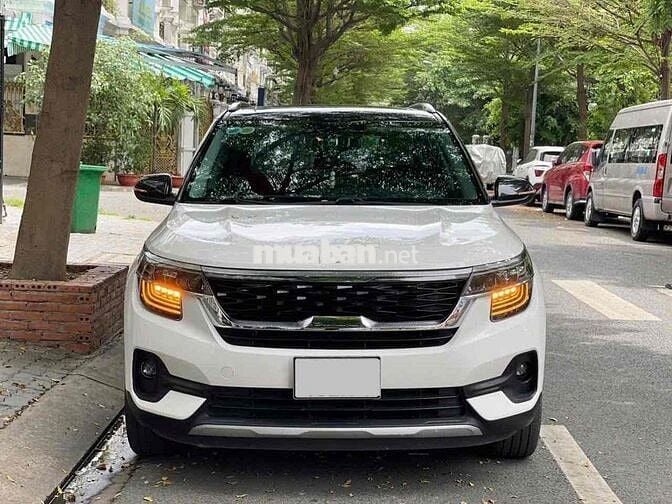 Kia Seltos gia đình đi ít 25 000 km màu trắng