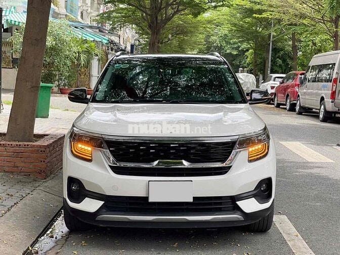 Kia Seltos gia đình đi ít 25 000 km màu trắng