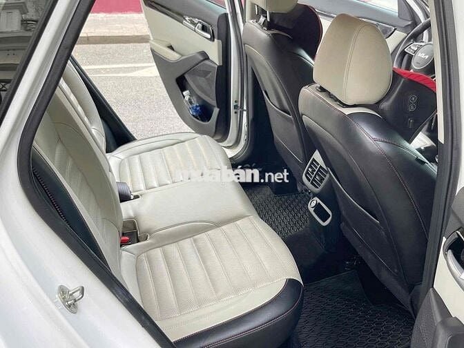Kia Seltos gia đình đi ít 25 000 km màu trắng