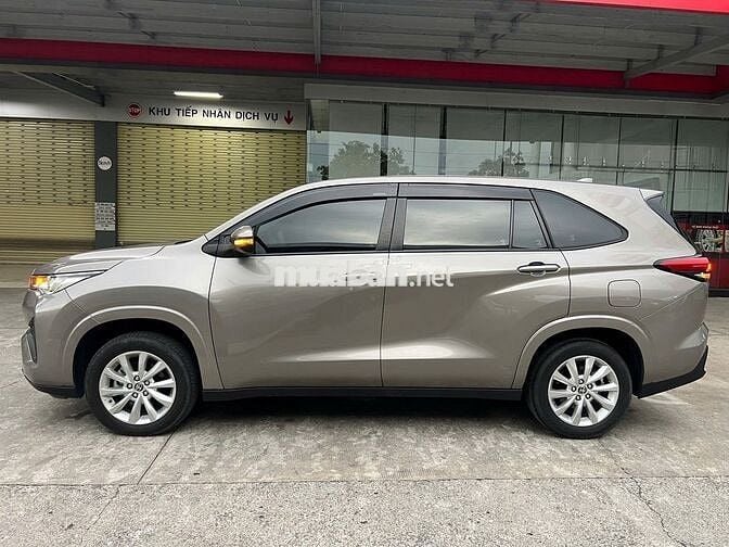 Toyota Innova Cross 2.0V 2025 Xám Chính hãng