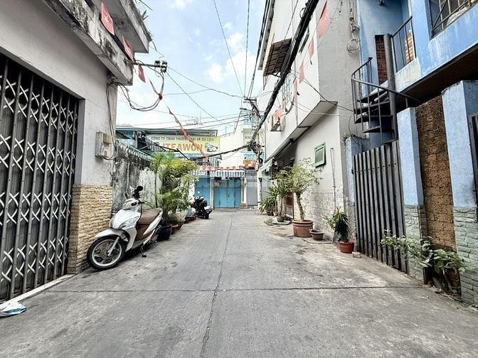 Chính chủ bán nhà hẻm 84 Hoà Hưng Q.10 - nhà cũ 43m2 tiện xây mới