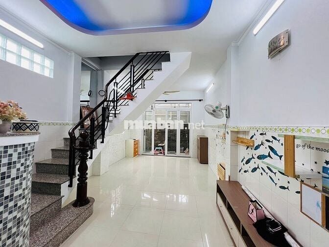 Nhà Nguyên Căn Đường Lý Chiêu Hoàng - 2PN 3WC - 4x11m - Sẵn Nội Thất