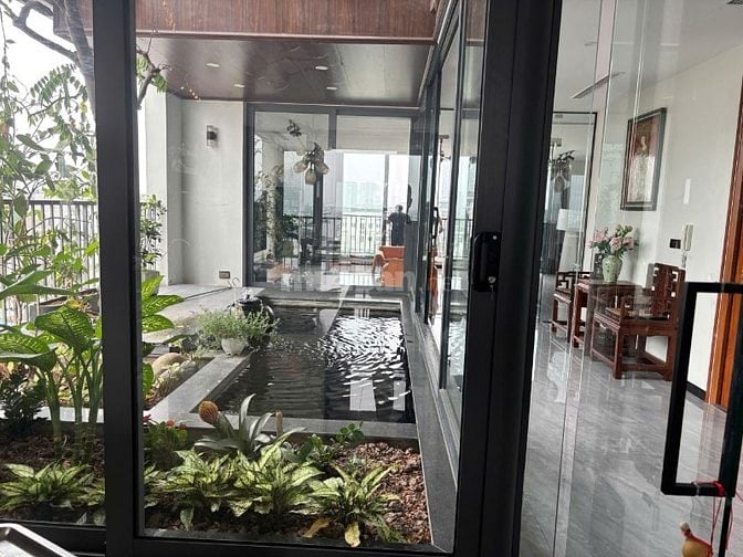 Bán tòa building 9 tầng mặt phố Nguyễn Hoàng Tôn doanh thu 2,4 tỷ/năm 