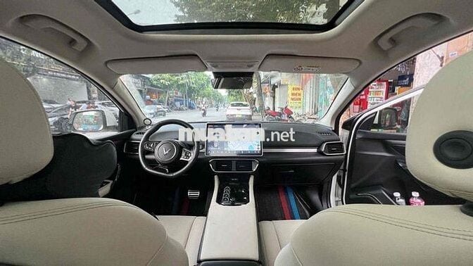 VinFast VF8 Plus 2024 Trắng 5v2 km mua pin Catl