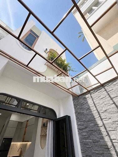 Nhà phố full nội thất - Hẻm ba gác cách hẻm xe hơi 50m - Sát quận 1