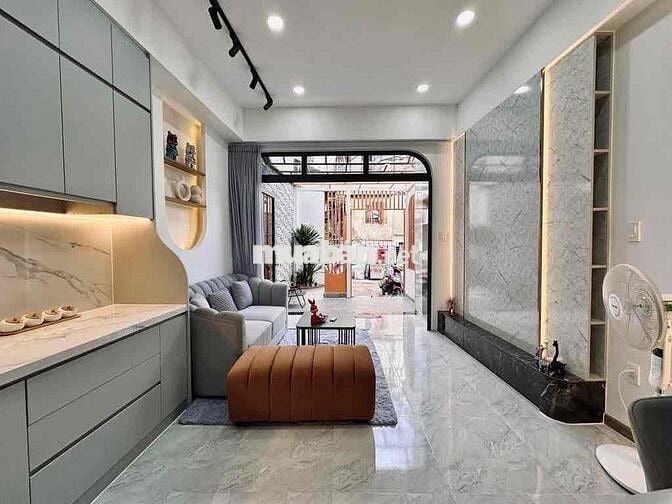 Nhà phố full nội thất - Hẻm ba gác cách hẻm xe hơi 50m - Sát quận 1