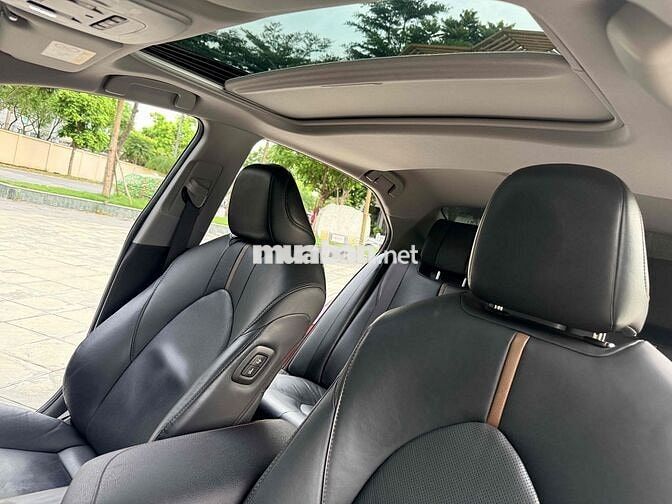 Toyota Camry 2.5Q 2022 Đỏ Nhập khẩu