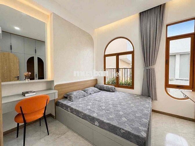 Nhà phố full nội thất - Hẻm ba gác cách hẻm xe hơi 50m - Sát quận 1