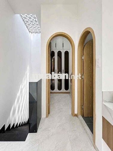 Nhà phố full nội thất - Hẻm ba gác cách hẻm xe hơi 50m - Sát quận 1