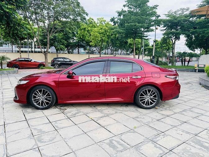 Toyota Camry 2.5Q 2022 Đỏ Nhập khẩu