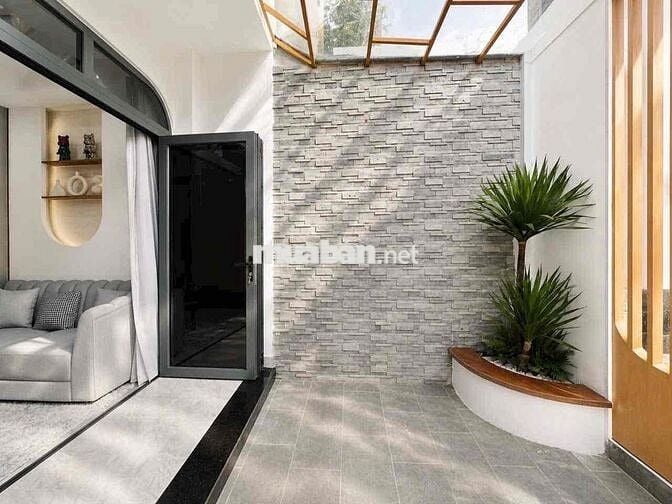 Nhà phố full nội thất - Hẻm ba gác cách hẻm xe hơi 50m - Sát quận 1