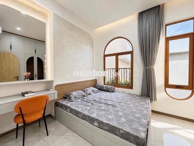 Nhà phố full nội thất - Hẻm ba gác cách hẻm xe hơi 50m - Sát quận 1