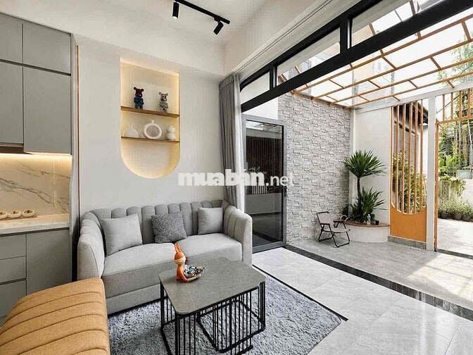 Nhà phố full nội thất - Hẻm ba gác cách hẻm xe hơi 50m - Sát quận 1