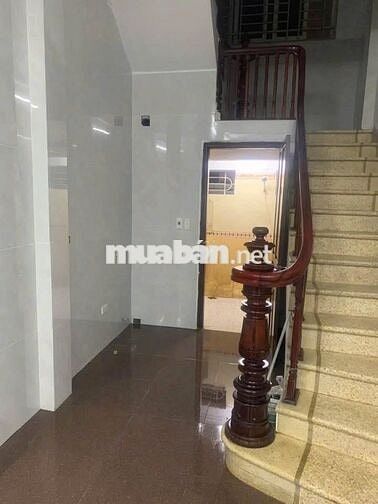 Cho thuê nhà 5 tầng mặt phố Hồ Tùng Mậu, vỉa hè rộng, 3 phòng, 4wc