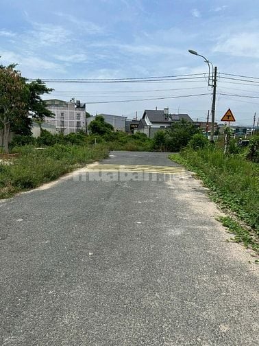 Hàng ngộp! 200m2 (ngang 10mx20m )  đất full thổ  Gía : 750 triệu