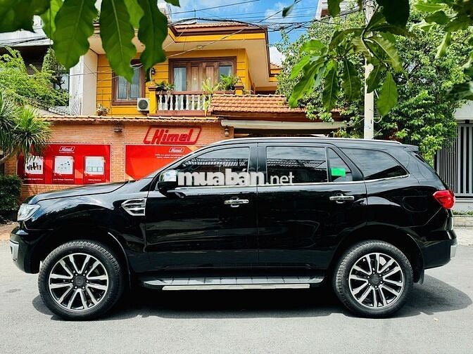 Ford Everest Titanium 2.0L 2018 Đen 68.000 km
