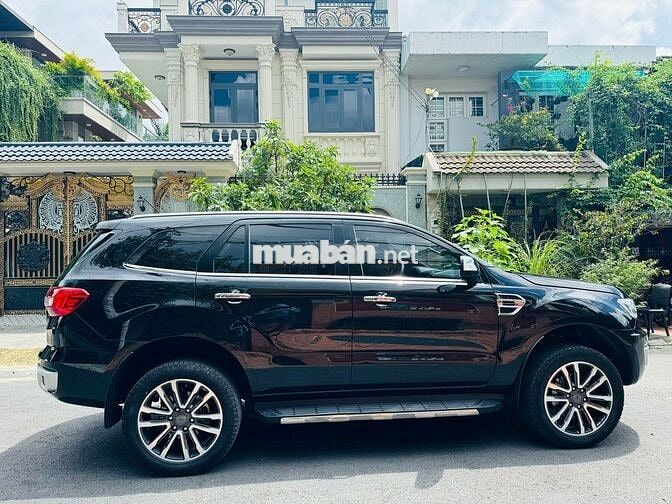 Ford Everest Titanium 2.0L 2018 Đen 68.000 km