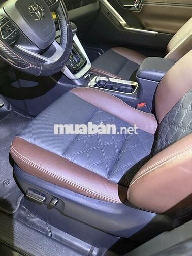 Toyota Innova Cross 2.0V 2025 Xanh Đen