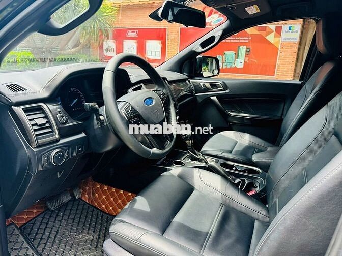 Ford Everest Titanium 2.0L 2018 Đen 68.000 km
