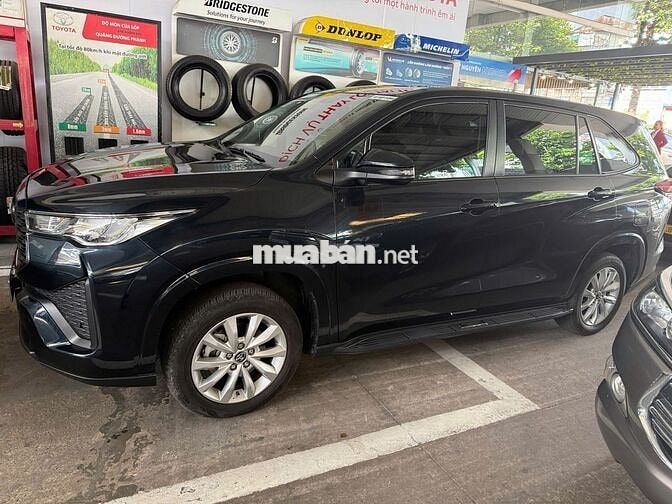 Toyota Innova Cross 2.0V 2025 Xanh Đen