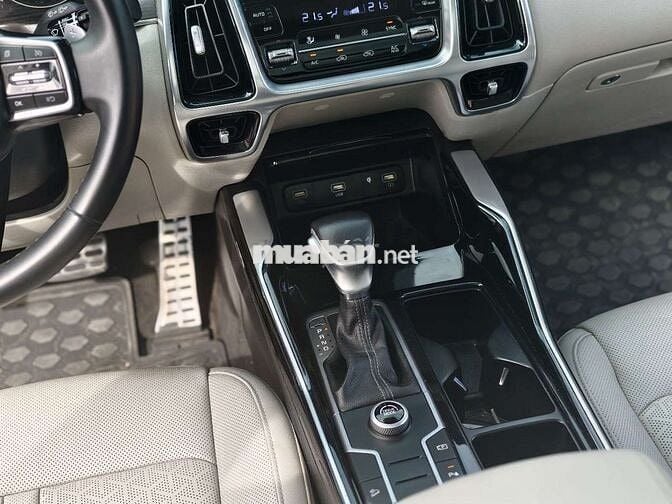 Kia Sorento 2020 Dầu Đen Tự động 8 cấp 6 vạn
