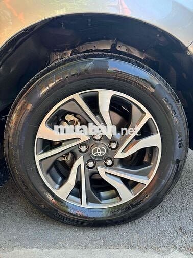 Toyota Innova 2022 7 chỗ Bạc