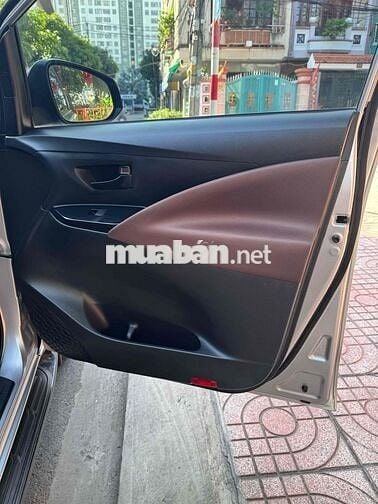 Toyota Innova 2022 7 chỗ Bạc