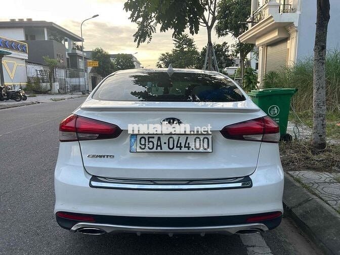 Kia Cerato Trắng Số sàn Xăng