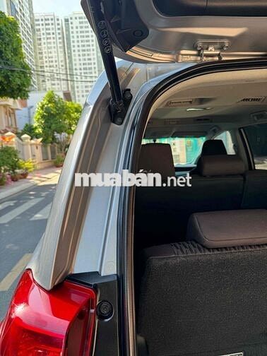 Toyota Innova 2022 7 chỗ Bạc