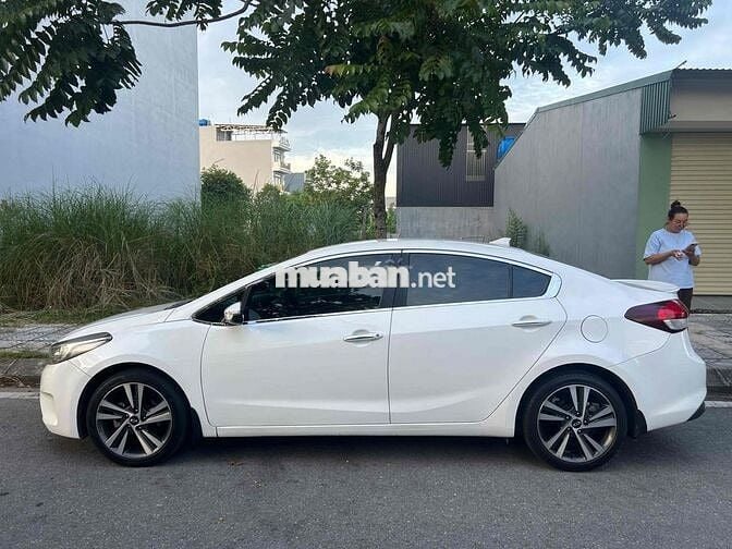 Kia Cerato Trắng Số sàn Xăng