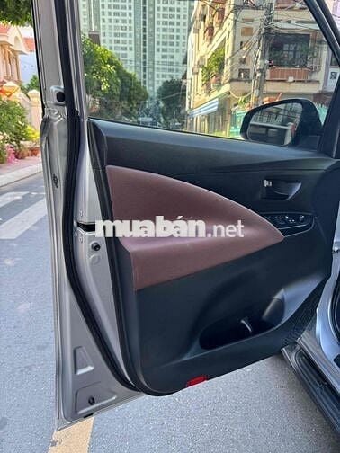 Toyota Innova 2022 7 chỗ Bạc