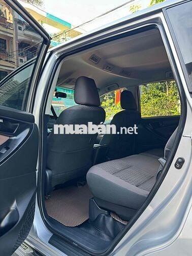 Toyota Innova 2022 7 chỗ Bạc