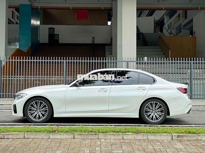 Bán chiếc BMW330i sx2020