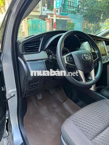 Toyota Innova 2022 7 chỗ Bạc