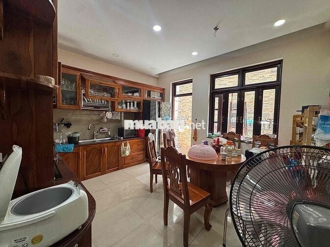 Cho thuê nhà full nội thất đường Bình Lợi, 4 PN, 5 WC. Giá 30tr/tháng