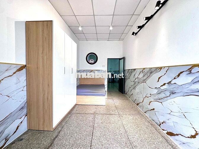 Nguyên lầu 1 -90m2-2Pn + ban công- nhà mặt tiền