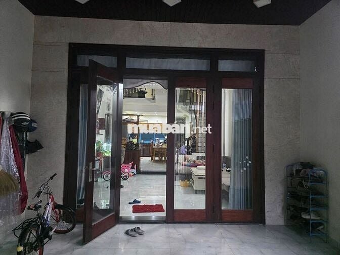 Bán nhà 3 tầng mặt tiền đường Nguyễn Thị Thập - Gần biển