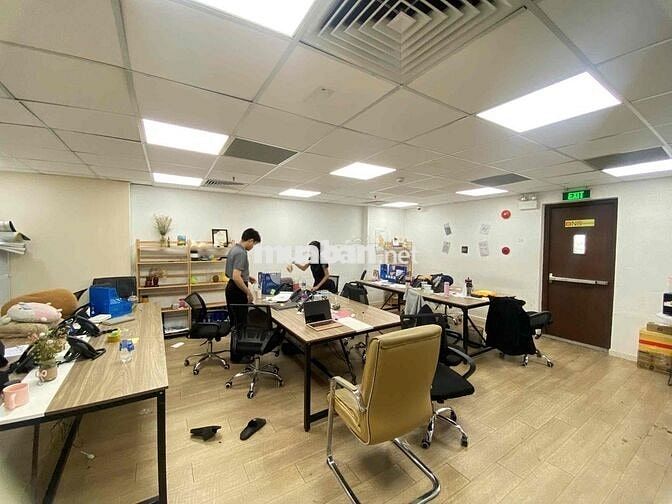 Cho thuê VP 234m2 Phan Đình Phùng full fitout nội thất, sát bên Q1