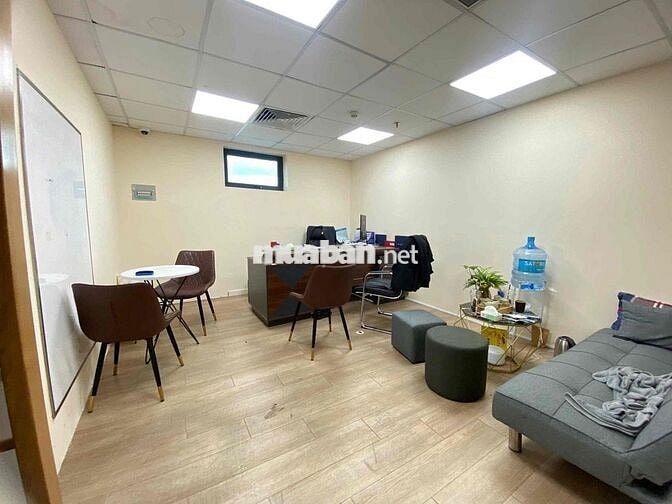 Cho thuê VP 234m2 Phan Đình Phùng full fitout nội thất, sát bên Q1