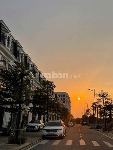 Thanh toán 2tỷ3 nhận nhà Phú Xuân City trung tâm TP Huế, cho thuê dòng