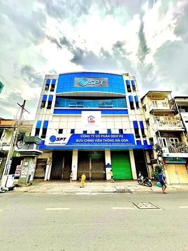 Cho thuê tòa nhà 10 Cô Giang, Quận 1,DT:4.500m²  vị trí vàng.