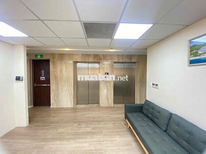 Cho thuê VP 234m2 Phan Đình Phùng full fitout nội thất, sát bên Q1