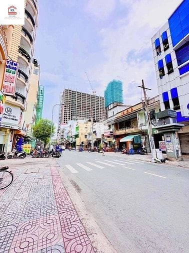 Cho thuê tòa nhà 10 Cô Giang, Quận 1,DT:4.500m²  vị trí vàng.
