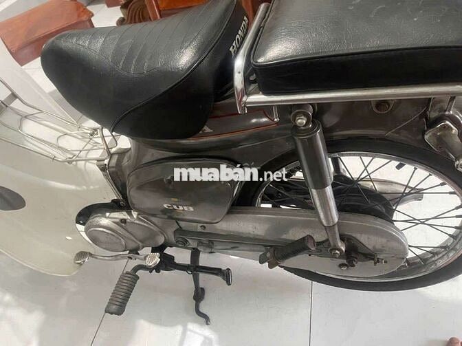 Honda Cub 81 Trắng