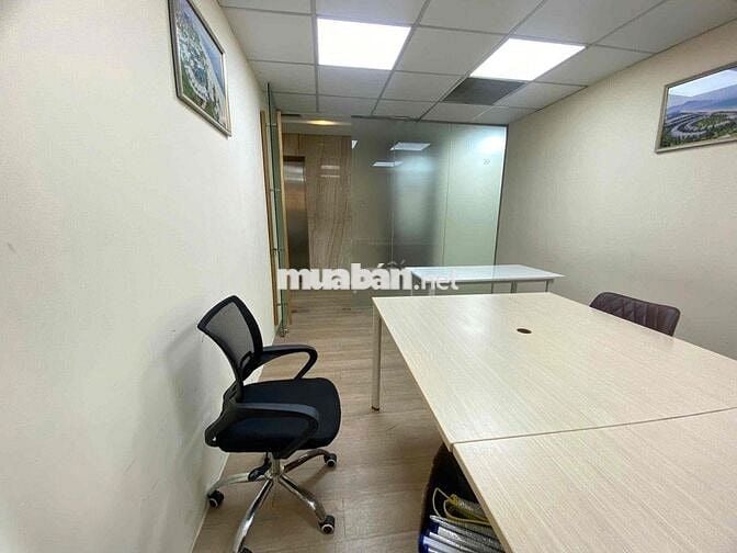Cho thuê VP 234m2 Phan Đình Phùng full fitout nội thất, sát bên Q1